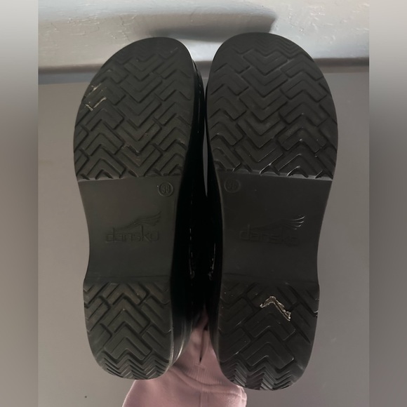 Dansko Black Professional Clogs with Slip-Resistant Sole - Picture 4 of 8